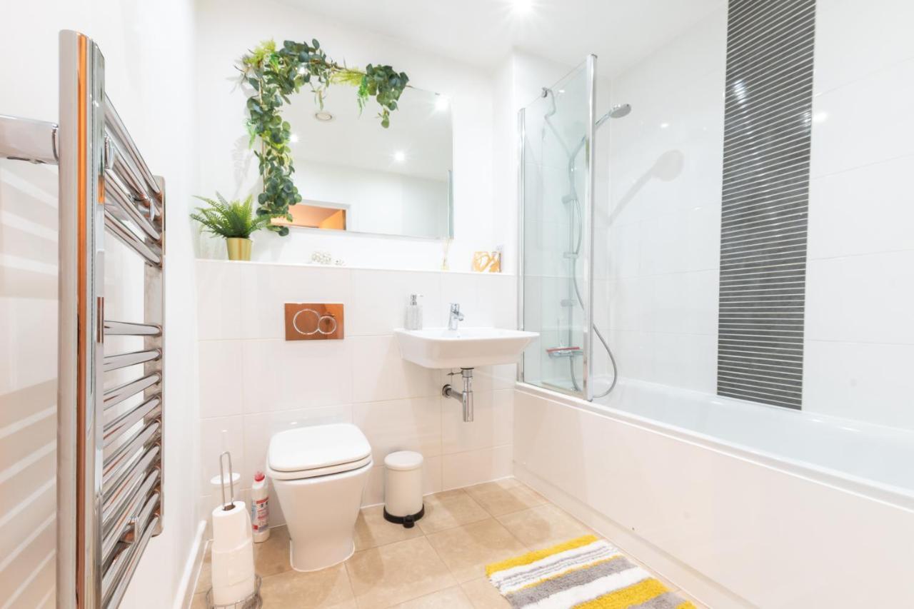 Amber Apartment Oasis - Your Gateway To Southampton'S Vibrant Heart, Port, Shopping Exterior foto